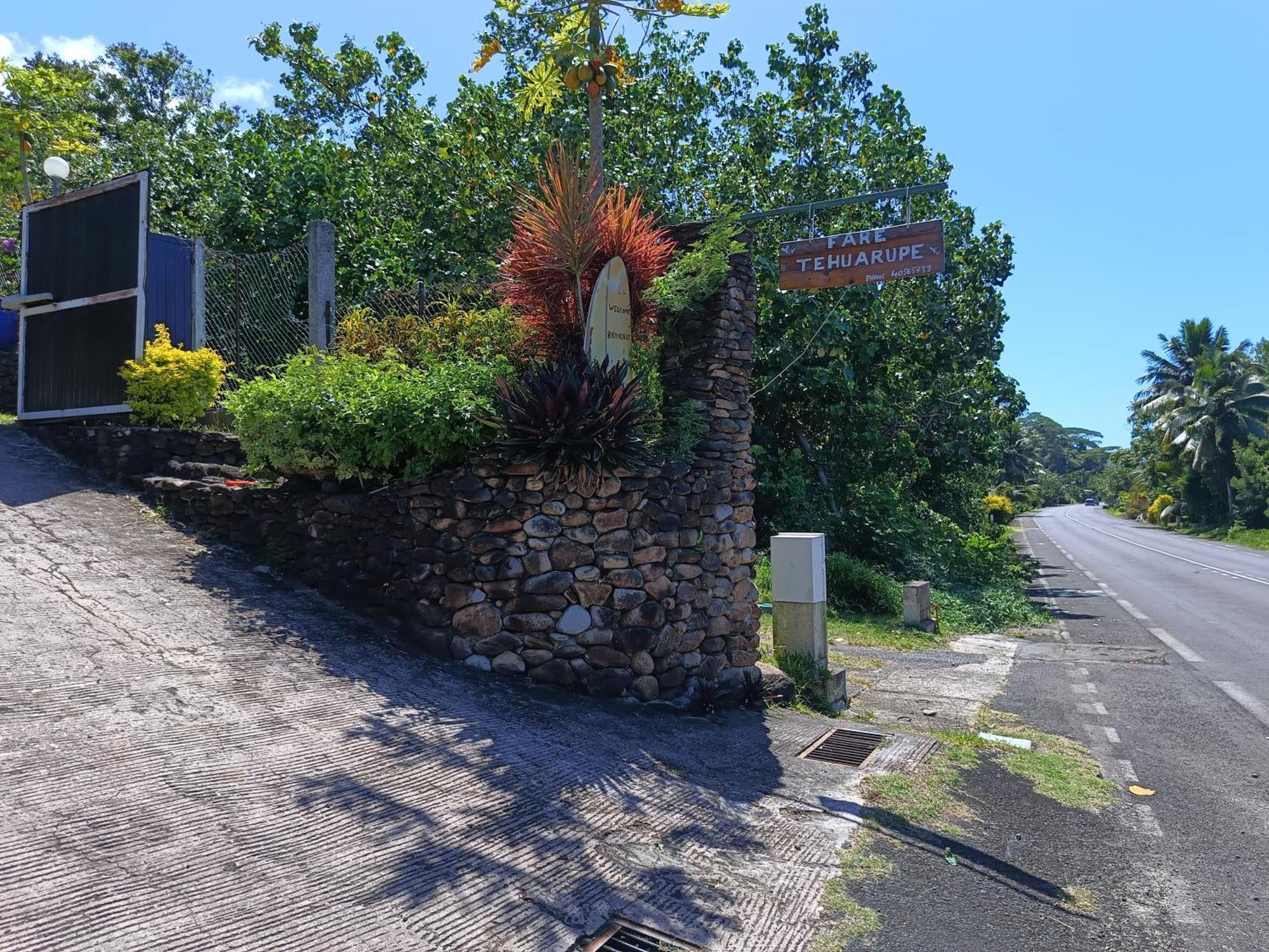 Tehuarupe Surf Studios Haapiti Exterior foto